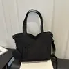 Bolso informal de tela de gran capacidad, nueva moda principios de otoño 2026, ligero, simple, versátil, elegante para llevar al hombro, cruzado y como bolso de mano