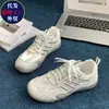 Zapatos deportivos de suela fina de verano, zapatos de malla transpirable para mujer, nuevas zapatillas blancas casuales de moda alemana 2026, unisex