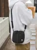 Bolso Cubo con Cordón de Patrón de Diamante para Hombres y Mujeres 2025 Nuevo Bolso de Hombro Ligero para Commuting Bolso Cruzado Versátil para Teléfono Móvil