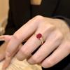 Anel de luxo leve estilo francês retrô rubi oval ovo de pombo anel de dedo de nicho elegante incrustado com diamantes de alta qualidade