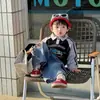 Camiseta de manga comprida estilo motociclista americana para meninos, novo modelo 2025, base estilosa e legal com blocos de cor para crianças