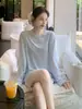 Camiseta longa de manga comprida azul claro simples estilo coreano para mulheres, verão solta, casual, leve, confortável, cobertura protetora do sol, moderna
