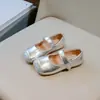 Zapatos de Princesa para Niñas 2024 Primavera Nuevos Zapatos de Cuero Plateados para Niños Zapatos Individuales Mary Janes con Pedrería para Pasarela de Bebé
