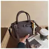Bolsa Quadrada Pequena Casual Simples de Design de Nicho Transfronteiriça Moda 2025 Novo Estilo Bolsa de Ombro Transversal Personalizada para Mulheres