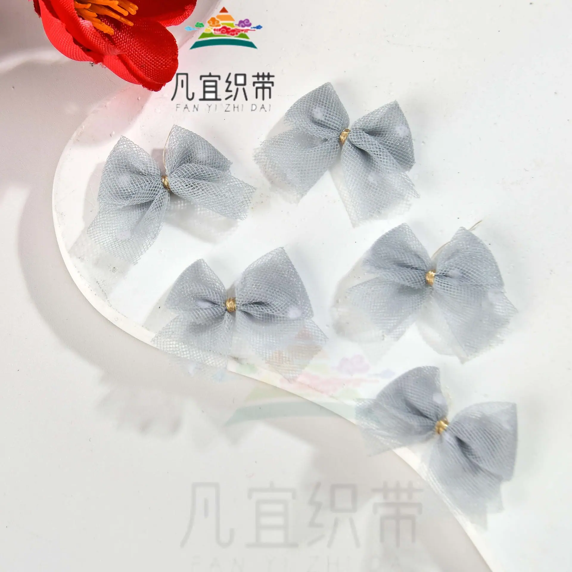 灰色