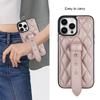 Funda de cuero para teléfono móvil Apple 15promax, estilo Chanel, correa de muñeca ajustable para iPhone 14