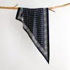 Lenço Triangular Geométrico Versátil Retrô, Estilo Fino de Primavera, Xale Elegante Vintage para Roupa Externa, Lenço Decorativo Multifuncional de Seda