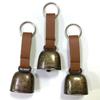 En stock Super Ring - Campana de metal para cría de animales, antipérdida para mascotas, vintage, cuadrada, navideña, con forma de vaca, llavero