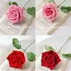 Ramo de Flores de Rosa Tailandesa Tejido a Mano con Ganchillo de 2 Hojas Lana Decoración del Hogar Regalo Creativo Exportación Venta al por Mayor