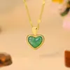 Colar Exquisito em Ouro 18K Estilo Simples em Formato de Coração com Jade Sintético para Mulheres, Design de Nicho com Sensação de Luxo, Corrente de Clavícula Fashion