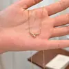 Colar Nó da Sorte Cor-Preservadora Banhado a Ouro 24K com Nó de Fada Cheio de Diamantes, Estilo Vintage Japonês, Joias Femininas de Alto Padrão de Nicho