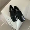 Sapatos rasos casuais retrô de bico quadrado e sola reta 2026 estilo fada, sapatos Mary Jane macios estilo faculdade para mulheres, sem estoque disponível para atacado