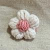 Lindo y Dulce Flor Puff Hecha a Mano Lana Crochet Pequeño Broche de Flor Flor Decorativa para Ropa Decoración para Bufanda Sombrero