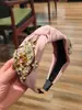 Productos de Bienestar de Venta Caliente Transfronterizos: Diadema Versátil Nudada Estilo Coreano para Todas las Estaciones, Diadema de Corona Alta Bordada Retro con Flor de Pedrería