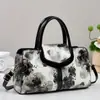 2025 Nova Bolsa Monocromática Estampada Patchwork Grande Capacidade Temperamento Comércio Exterior Design de Moda Ombro Único Texturizada Leve Luxo Tendência