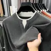 Suéter Nuevo de Otoño e Invierno Moda Dos Piezas Falsas para Hombre Cuello en V Camiseta Interior de Punto Color Liso Casual Suéter Interior de Manga Larga