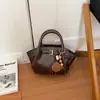 Bolso Tote Pequeño Súper Caliente para Viajes Diarios de Mujer 2026 Nuevo Verano Retro Commuter de Hombro Único Cruzado Cesta de Verduras Bolso de Mujer