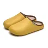 Chinelos de algodão impermeáveis, novos estilos de inverno para casais, chinelos femininos de interior para casa, quentes, antiderrapantes, da moda, casuais e leves, chinelos de algodão para homens no inverno
