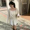 Enviado. Blusa de tricô com mangas compridas e botões diagonais, design único chique coreano, blusa casual solta 18293