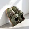 Zapatillas de entrenamiento alemanas para niños 2026 primavera y otoño nuevas zapatillas deportivas de suela plana, zapatillas versátiles casuales con hebilla y colores contrastantes, estilo Forrest Gump