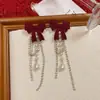 Otoño e Invierno flocado lazo borla de perlas clip para oreja pendientes sin perforar retro francés vino tinto lujo ligero pendientes súper de hada