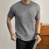 Top de tricô vintage com gola redonda e manga curta, com textura de trança tridimensional, camiseta masculina de verão respirável e slim fit