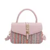 Bolsa quadrada pequena com aba em couro matelassê estilo Chanel para mulheres, com fecho giratório, disponível para atacado e em estoque