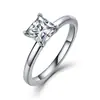 Anillo de plata de ley S925 con moissanita de corte princesa, de cuatro garras, banda recta simple, forma cuadrada pequeña, anillo para mujer para compromiso y propuesta