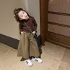 Conjunto Feminino Estilo Outono 2026 Novo Infantil Macio Cor Café Listrado Manga Longa Top Calça Wide Leg Bebê Conjunto de Duas Peças