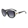 Nuevas Gafas de Sol de Moda para Mujer con Cabeza de Zorro y Perla Montura Elegante Tendencia Gafas de Sol Espejo para Conducir Venta al por Mayor 8849