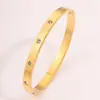 Nova moda europeia e americana estrela trevo de quatro folhas dez diamantes pulseira amantes tudo combina ouro verdadeiro que não desbota pulseira de aço titânio joias