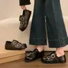 Tejido versátil moda estilo británico nuevos mocasines para mujer 2026 estilo universitario zapatos pequeños de cuero cinta mágica hebilla de cuero otoño
