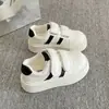 Mocasines de Suela Gruesa con Velcro Estilo Coreano Nicho para Mujer 2026 Nuevos Zapatillas Versátiles de Suela Gruesa Zapatos Blancos