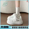 Zapatos de plataforma de suela gruesa estilo mujer que aumentan la altura 2026 nuevos zapatos blancos de otoño versátiles para estudiantes con puntera de concha zapatos de pan