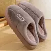 Chinelos de algodão tamanho grande para homens, para usar no inverno ao ar livre, novo modelo 2026, para uso em casa e em ambientes internos, com sola grossa, quentes, antiderrapantes, de pelúcia para homens