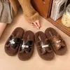 Estilo popular de celebridade da internet, chinelos de pelúcia Birkenstock para mulheres, luxo leve, super bonitos em 2026, chinelos de algodão fáceis de calçar
