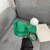 Elegante Bolso Bandolera Retro 2022 Bola de Pelo Tendencia Fresca Moda Casual Bolso de Mujer Comercio Exterior Hombro Bolso Cuadrado Pequeño Estilo Occidental