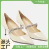 Sapatos Europeus e Americanos com Diamantes 2025 Bico Fino Saliva Salto Agulha Padrão Leve Clássico Super Fibra Sandálias de Uma Tira Bico Redondo