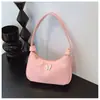 Bolso Pequeño con Accesorio de Mariposa Simple Transfronterizo para Mujer Estilo Nuevo PU Color Sólido Versátil Bolso de Hombro Ligero Bolso de Axila Venta al por Mayor