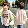 Camiseta básica de manga comprida para meninos, novo estilo primavera e outono 2026, top T-shirt infantil versátil com blocos de cor estilosos para meninos mais velhos