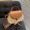 Bolso de paja tejida para mujer, diseño de nicho, nuevo bolso bandolera de primavera y verano 2025, bolso de playa portátil para vacaciones en la playa.
