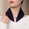 Bufanda Colorida Versátil de Moda Hebilla Magnética de Perla Chic Perezoso Bufanda de Seda Moda Versátil Cubreojos Bufanda Triangular para Mujeres