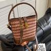 Bolso de lana para mujer otoño e invierno 2023 nueva moda diseño nicho bolso bandolera de hombro de alta calidad portátil tipo cubo