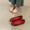 Zapatos Rojos de Estilo Francés con Punta Dividida y Aumento Oculto de Altura, Bailarinas Planas de Color Nude Nuevas de Verano 2025 para Mujer