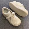 Sapatos Brancos de Solado Grosso no Mesmo Estilo de Gu Qianqian 2025 Novo Primavera/Verão Tênis Versátil de Plataforma para Mulheres com Pequeno Aumento de Altura