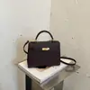 Bolsa quadrada pequena para mulheres, nova coleção 2026, bolsa de ombro de alta qualidade, bolsa de mão versátil, bolsa leve de luxo para o dia a dia, estilo bolsa Kelly