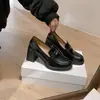 Zapatos Mocasines de Cuero Genuino con Tacón Grueso Estilo Británico Novedad Primavera 2026 Boca Profunda Suela Gruesa Aumentadores de Altura Adornados con Monedas para Mujer