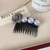 Peine para el Cabello de Camelia Tridimensional con Perlas Estilo Chanel con un Toque Francés de Alta Gama, Pinza Lateral para Ordenar el Flequillo y el Cabello Suelto, Peine Inverso