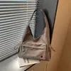 Bolsa de mão simples transfronteiriça de grande capacidade, nova moda outono 2026 bolsa de ombro versátil, bolsa de mão leve para o dia a dia