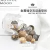 Spot atacado requintado palácio vento oco botões de metal terno das mulheres fivela camisola fivela acessórios decorativos